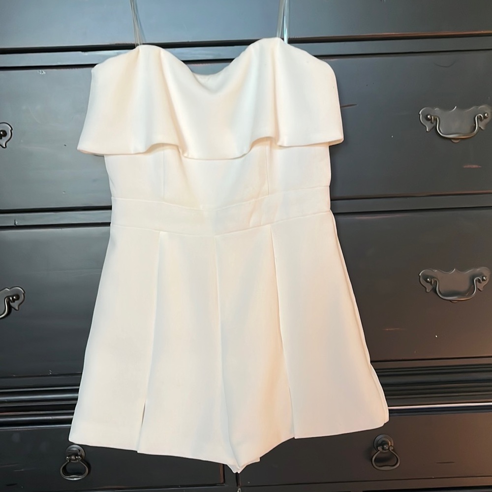 Romper, off white American Threads. Medium. Lined. Shorts. Strapless.